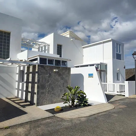 Perla Blanca En Playa Blanca (Lanzarote)